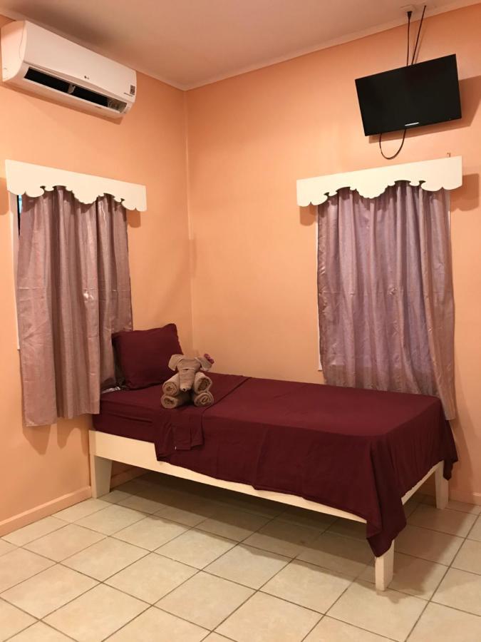 Tropical Paradise Express 库尔克岛 外观 照片